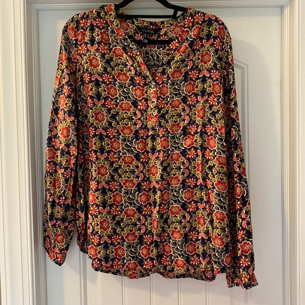 Floral, light, Long Tall Sally blouse with three button detail.